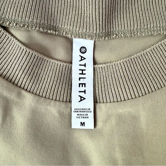 Athleta Womenβs Green Short Sleeve Zephyr Tee 2.0 Shirt Size M - Picture 5 of 6